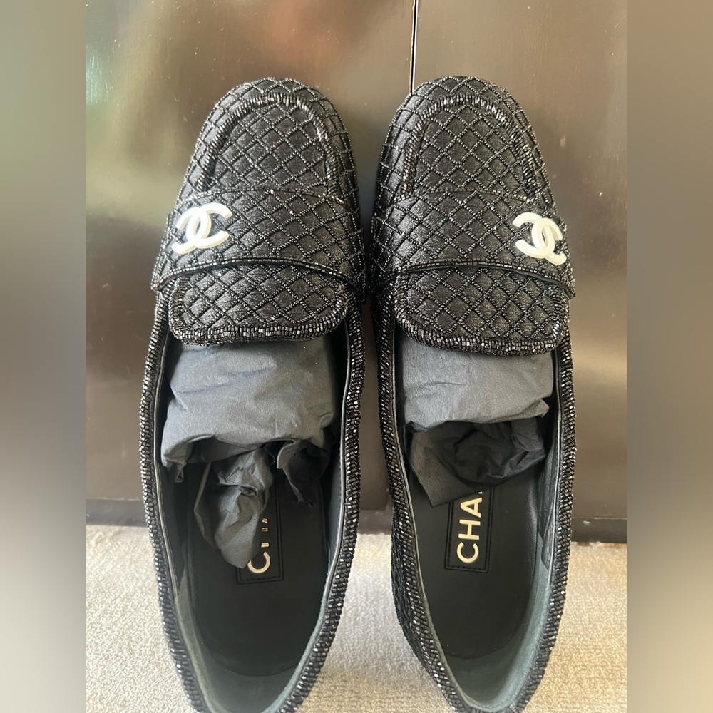 A Beautiful BRAND NEW fabric & embroidered pair of CHANEL Moccasin loafers 39.5 - Picture 4 of 15